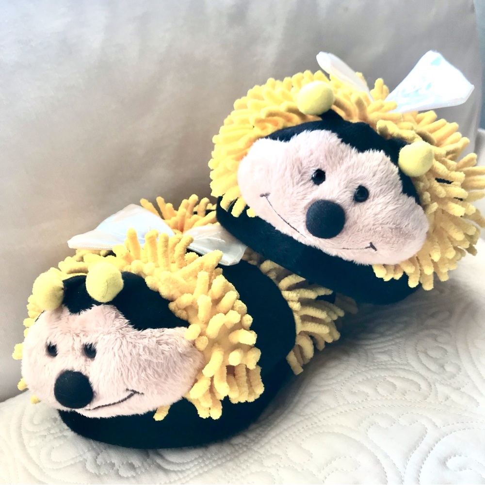 Aroma Home Bumble Bee Fuzzy Friend Slippers Adult Medium Yellow and Black NWOTs